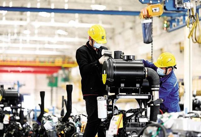 广西柳州:工程机械产品远销海外
